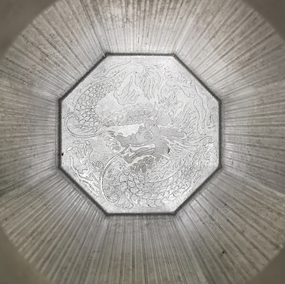 Oriental Octagonal Tin-metal Can - Picture 7 of 7